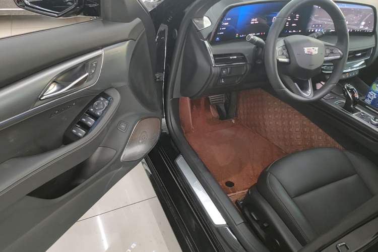 Used Cadillac CT5 2025 28T Track Performance Edition Driver Seat