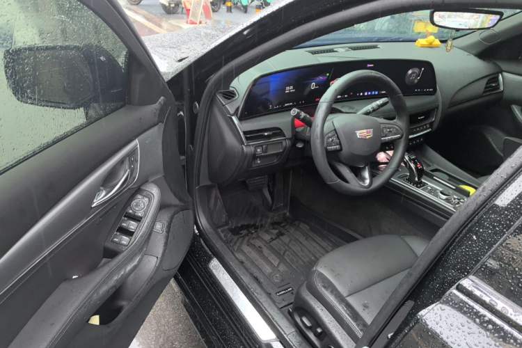 Used Cadillac CT5 2025 28T Track Performance Edition Driver Seat