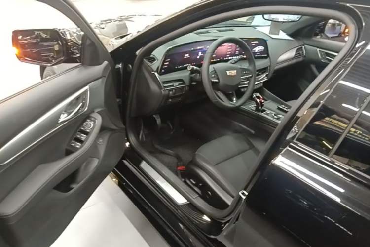 Used Cadillac CT5 2025 28T Track Performance Edition Driver Seat
