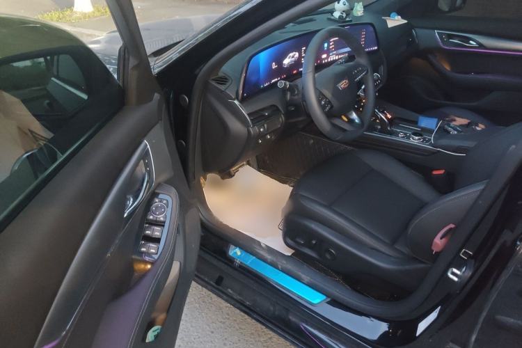 Used Cadillac CT5 2025 28T Urban Sport Edition Driver Seat