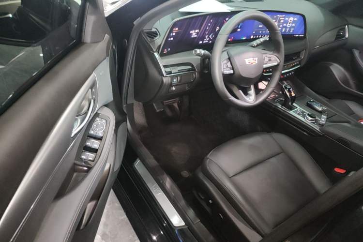 Used Cadillac CT5 2025 28T Track Performance Edition Driver Seat