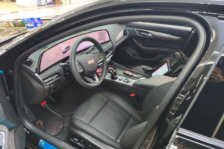Used Cadillac CT5 2025 28T Track Performance Edition Driver Seat