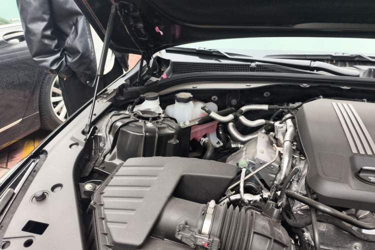 Used Cadillac CT5 2025 28T Urban Sport Edition Engine Bay Right