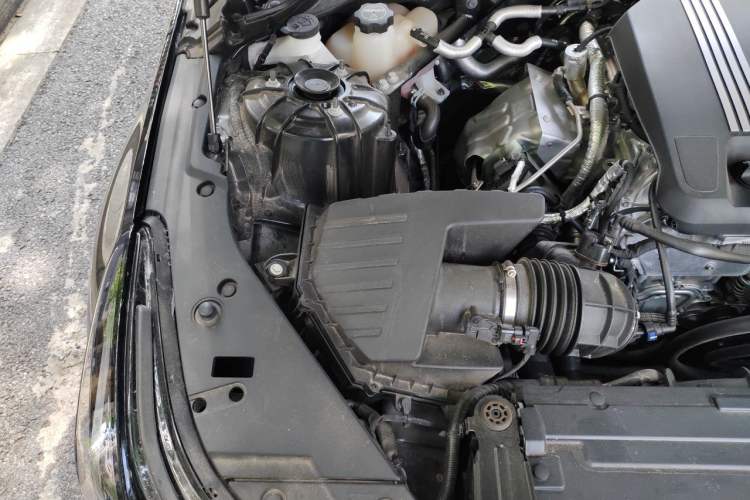Used Cadillac CT5 2025 28T Urban Sport Edition Engine Bay Right