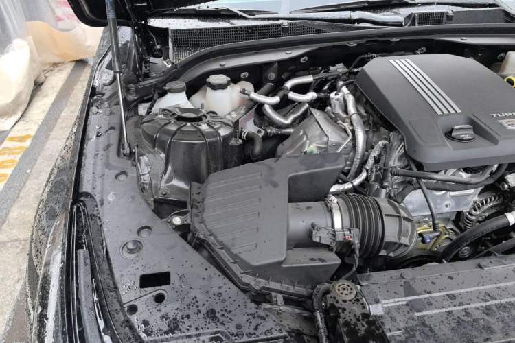 Used Cadillac CT5 2025 28T Track Performance Edition Engine Bay Right