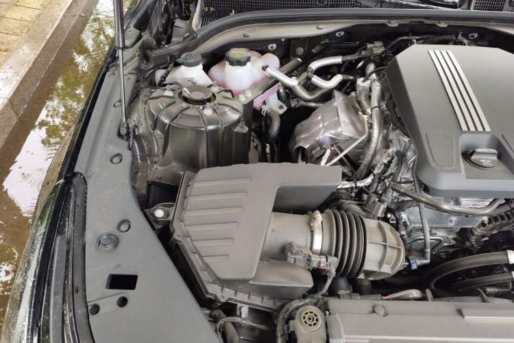 Used Cadillac CT5 2025 28T Urban Sport Edition Engine Bay Right