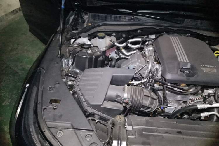Used Cadillac CT5 2025 28T Urban Sport Edition Engine Bay Right