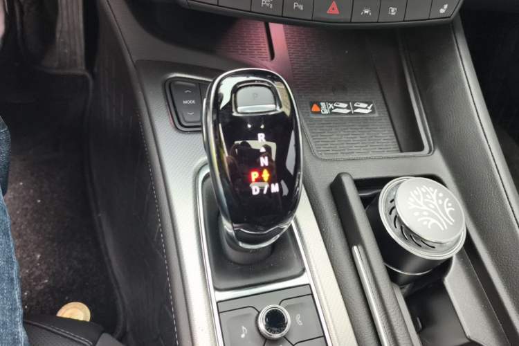 Used Cadillac CT5 2025 28T Urban Sport Edition Gear Lever