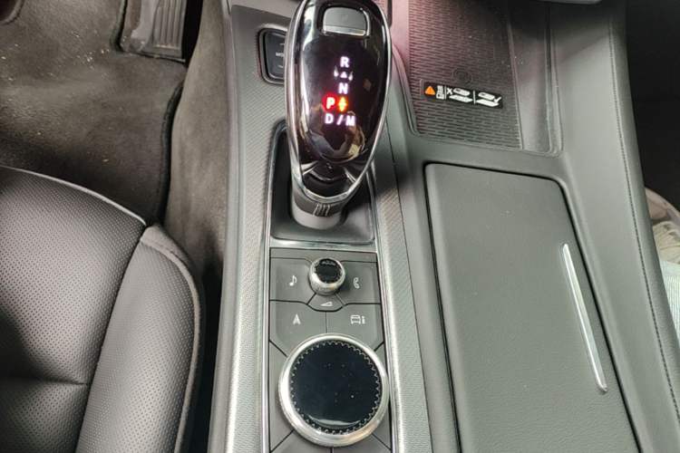 Used Cadillac CT5 2025 28T Urban Sport Edition Gear Lever