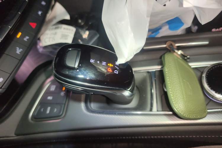 Used Cadillac CT5 2025 28T Urban Sport Edition Gear Lever