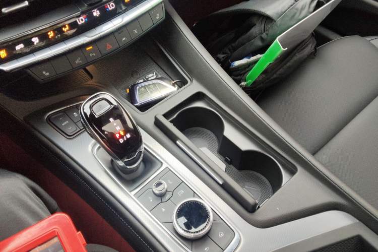 Used Cadillac CT5 2025 28T Urban Sport Edition Gear Lever