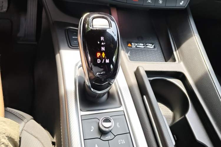 Used Cadillac CT5 2025 28T Urban Sport Edition Gear Lever