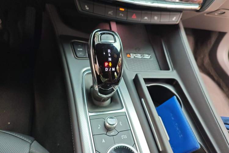 Used Cadillac CT5 2025 28T Urban Sport Edition Gear Lever
