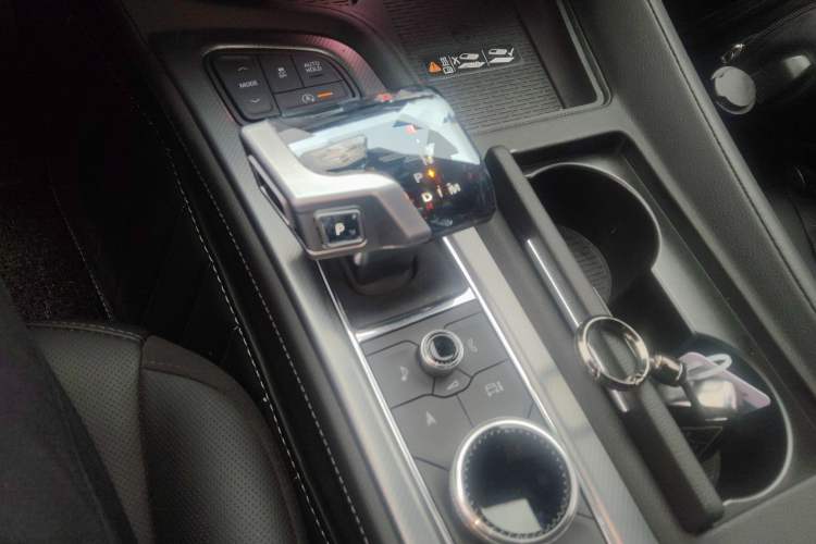 Used Cadillac CT5 2025 28T Urban Sport Edition Gear Lever