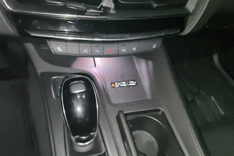Used Cadillac CT5 2025 28T Urban Sport Edition Gear Lever