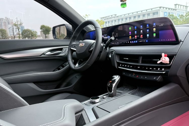 Used Cadillac CT5 2025 28T Urban Sport Edition Interior 13