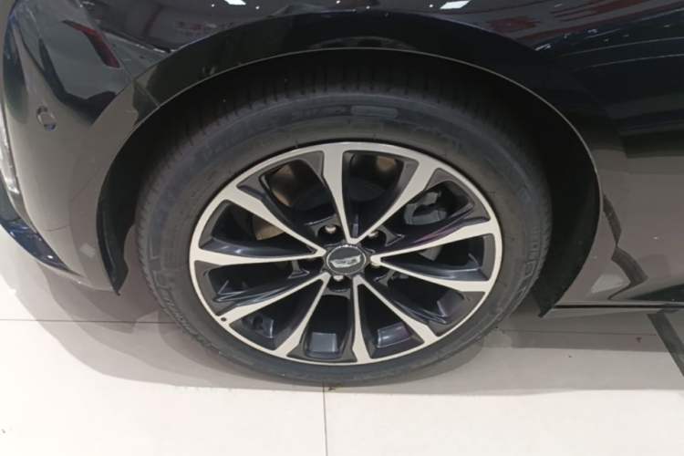 Used Cadillac CT5 2025 28T Urban Sport Edition Left Front Wheel Hub