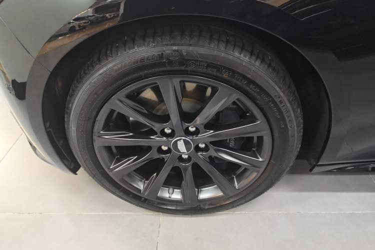 Used Cadillac CT5 2025 28T Track Performance Edition Left Front Wheel Hub