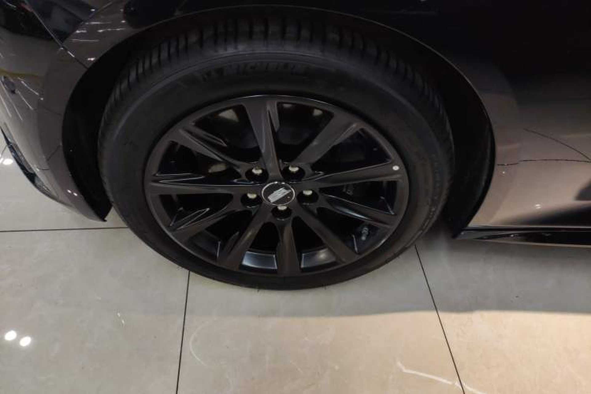 Used Cadillac CT5 2025 28T Track Performance Edition Left Front Wheel Hub