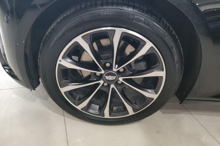 Used Cadillac CT5 2025 28T Urban Sport Edition Left Front Wheel Hub