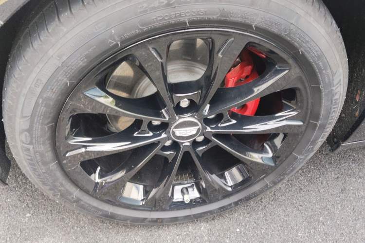 Used Cadillac CT5 2025 28T Urban Sport Edition Left Front Wheel Hub