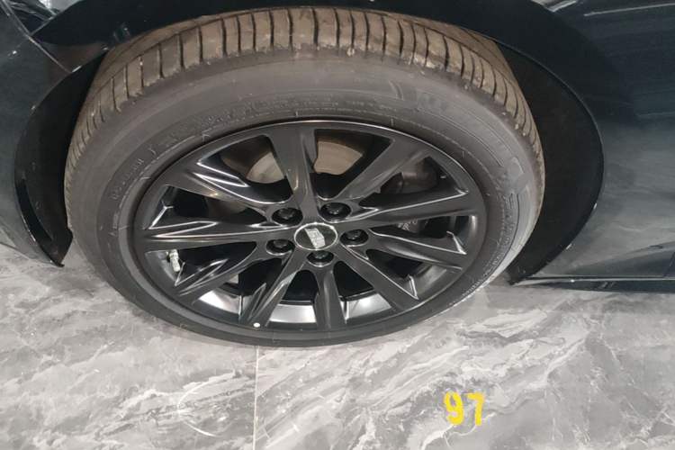Used Cadillac CT5 2025 28T Track Performance Edition Left Front Wheel Hub