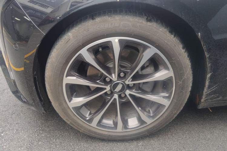 Used Cadillac CT5 2025 28T Urban Sport Edition Left Front Wheel Hub