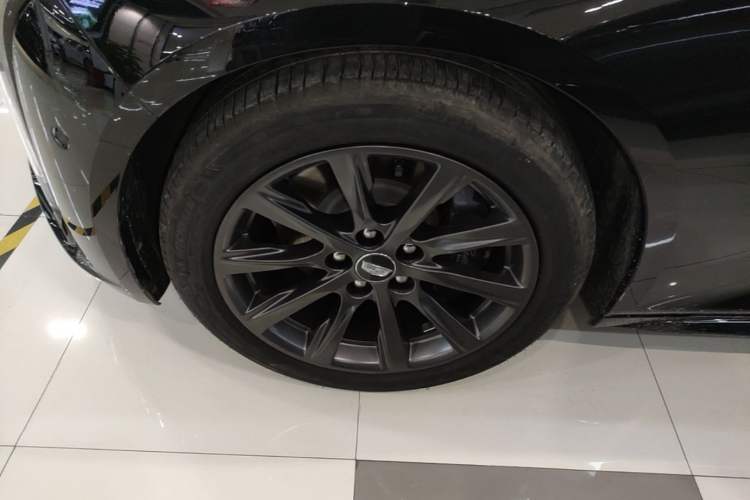 Used Cadillac CT5 2025 28T Track Performance Edition Left Front Wheel Hub