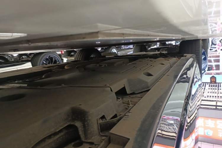 Used Cadillac CT5 2025 28T Urban Sport Edition Left Side Sill