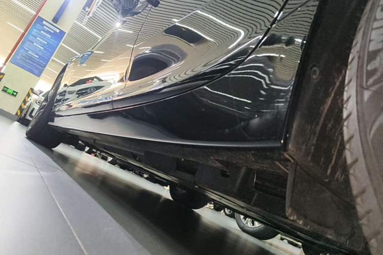 Used Cadillac CT5 2025 28T Urban Sport Edition Left Side Sill