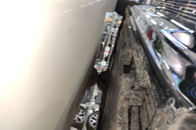 Used Cadillac CT5 2025 28T Track Performance Edition Left Side Sill