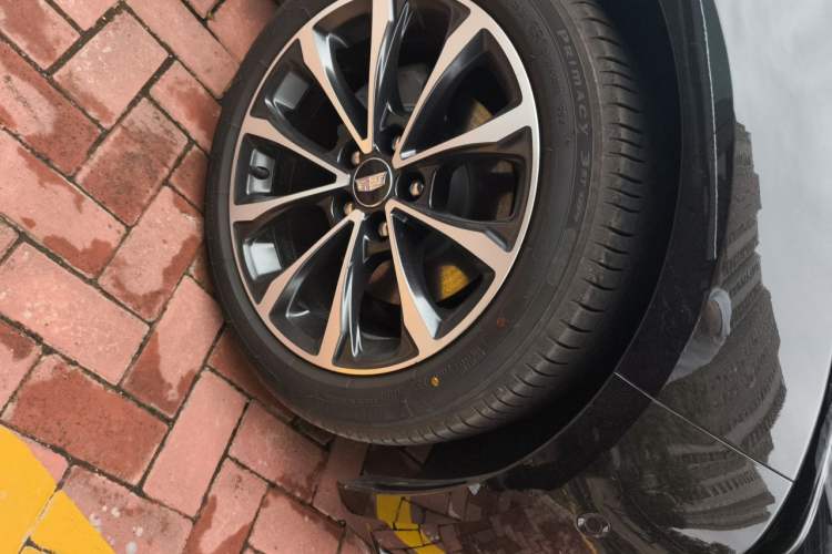 Used Cadillac CT5 2025 28T Urban Sport Edition Right Front Wheel Hub