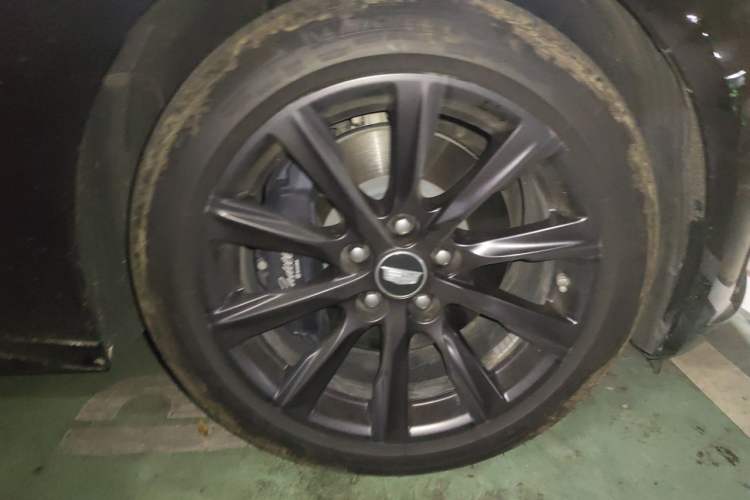 Used Cadillac CT5 2025 28T Track Performance Edition Right Front Wheel Hub