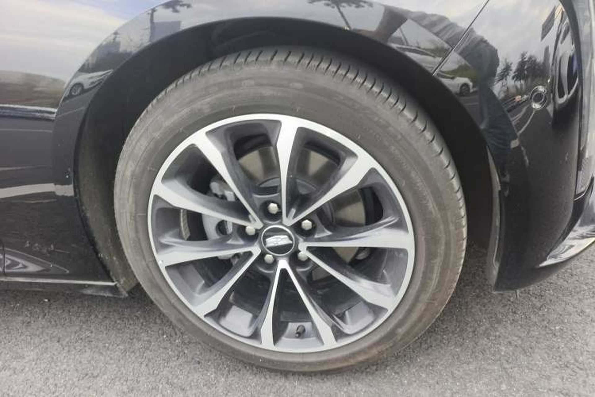 Used Cadillac CT5 2025 28T Urban Sport Edition Right Front Wheel Hub
