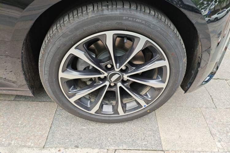 Used Cadillac CT5 2025 28T Urban Sport Edition Right Front Wheel Hub
