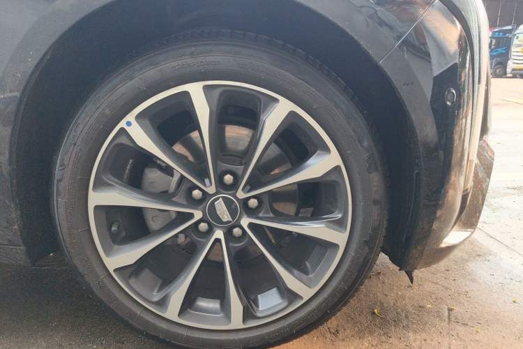 Used Cadillac CT5 2025 28T Urban Sport Edition Right Front Wheel Hub