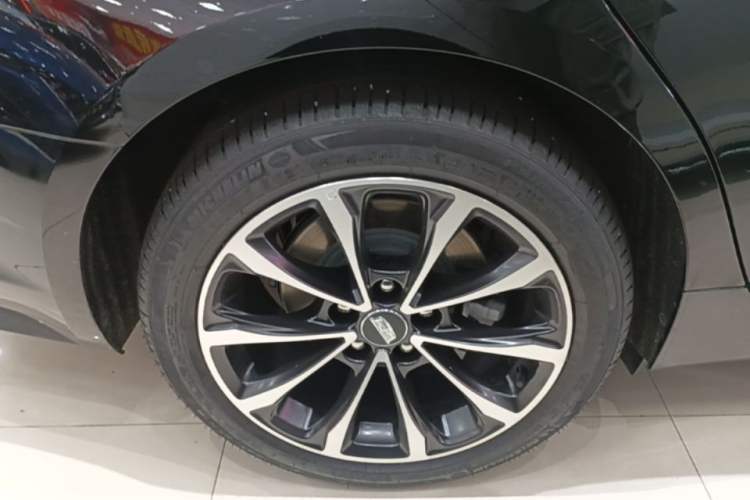 Used Cadillac CT5 2025 28T Urban Sport Edition Right Rear Wheel Hub