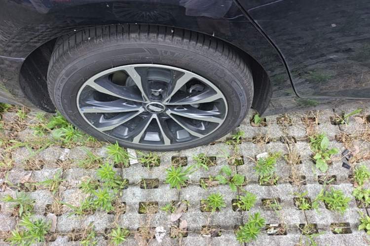 Used Cadillac CT5 2025 28T Urban Sport Edition Right Rear Wheel Hub