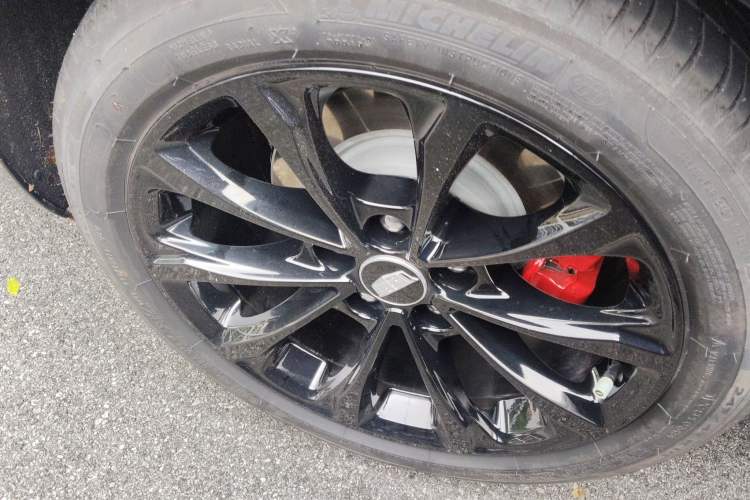 Used Cadillac CT5 2025 28T Urban Sport Edition Right Rear Wheel Hub