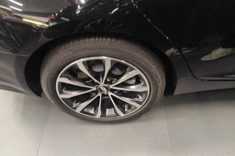 Used Cadillac CT5 2025 28T Urban Sport Edition Right Rear Wheel Hub