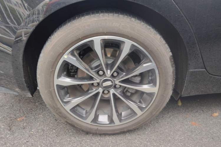 Used Cadillac CT5 2025 28T Urban Sport Edition Right Rear Wheel Hub