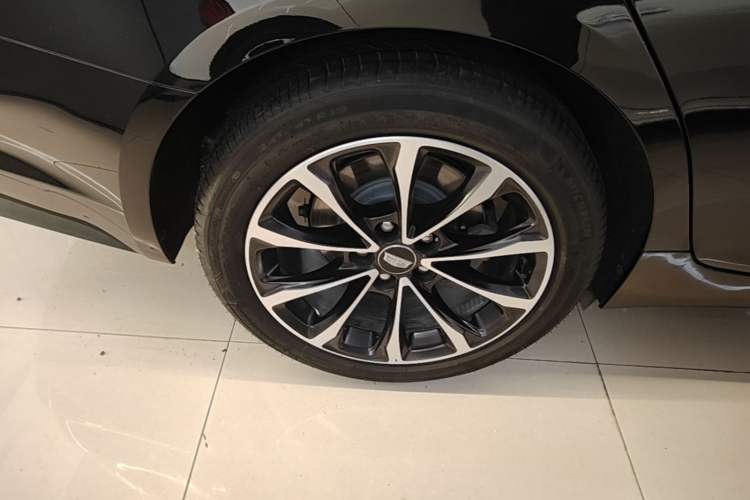 Used Cadillac CT5 2025 28T Urban Sport Edition Right Rear Wheel Hub
