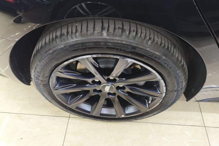 Used Cadillac CT5 2025 28T Track Performance Edition Right Rear Wheel Hub