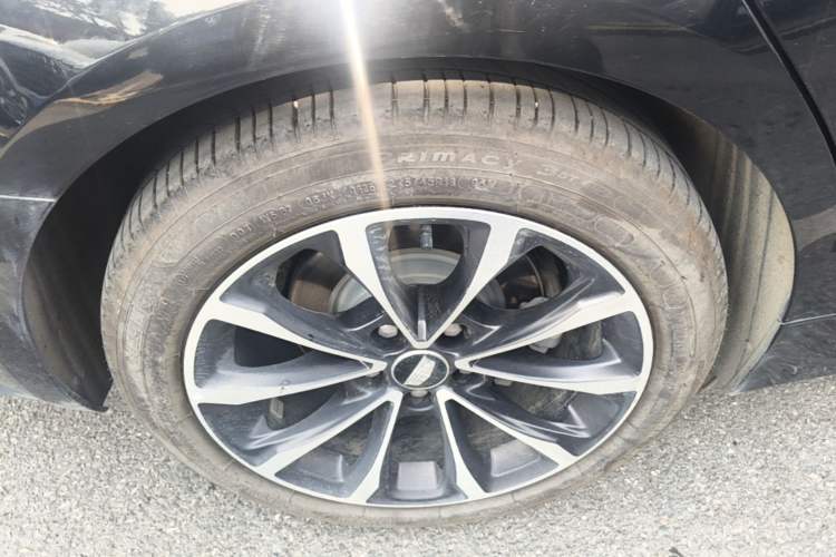 Used Cadillac CT5 2025 28T Urban Sport Edition Right Rear Wheel Hub