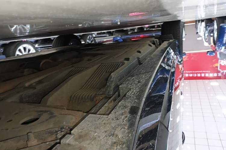 Used Cadillac CT5 2025 28T Urban Sport Edition Right Side Sill