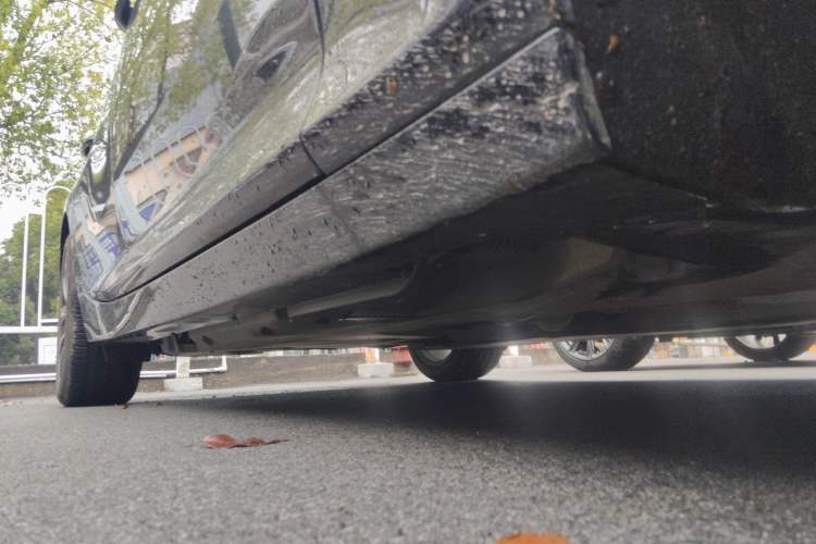 Used Cadillac CT5 2025 28T Urban Sport Edition Right Side Sill