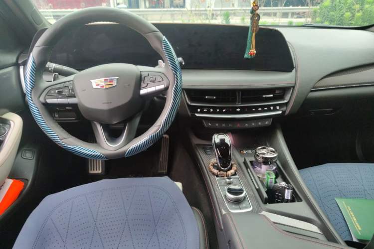 Used Cadillac CT5 2025 28T Track Performance Edition + Peak Track Optional Package Center Console