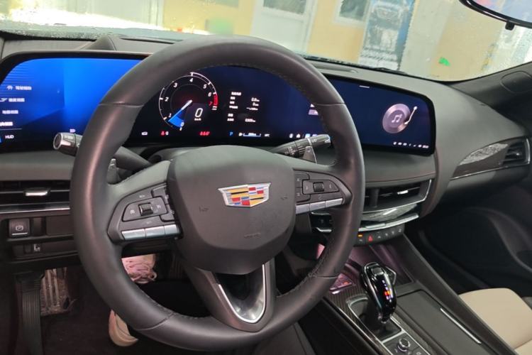 Used Cadillac CT5 2025 28T Track Performance Edition + Peak Track Optional Package Center Console