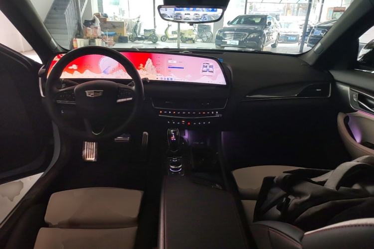 Used Cadillac CT5 2025 28T Track Performance Edition + Peak Track Optional Package Center Console
