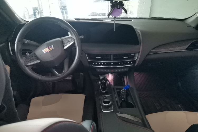Used Cadillac CT5 2025 28T Track Performance Edition + Peak Track Optional Package Center Console